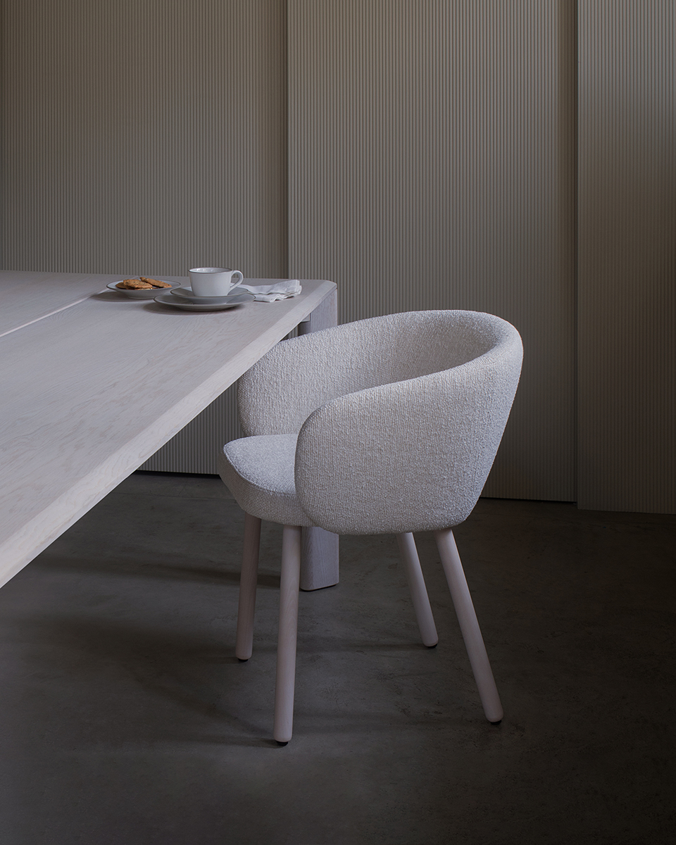 Huma upholstered chair by Mario Ruiz for Expormim