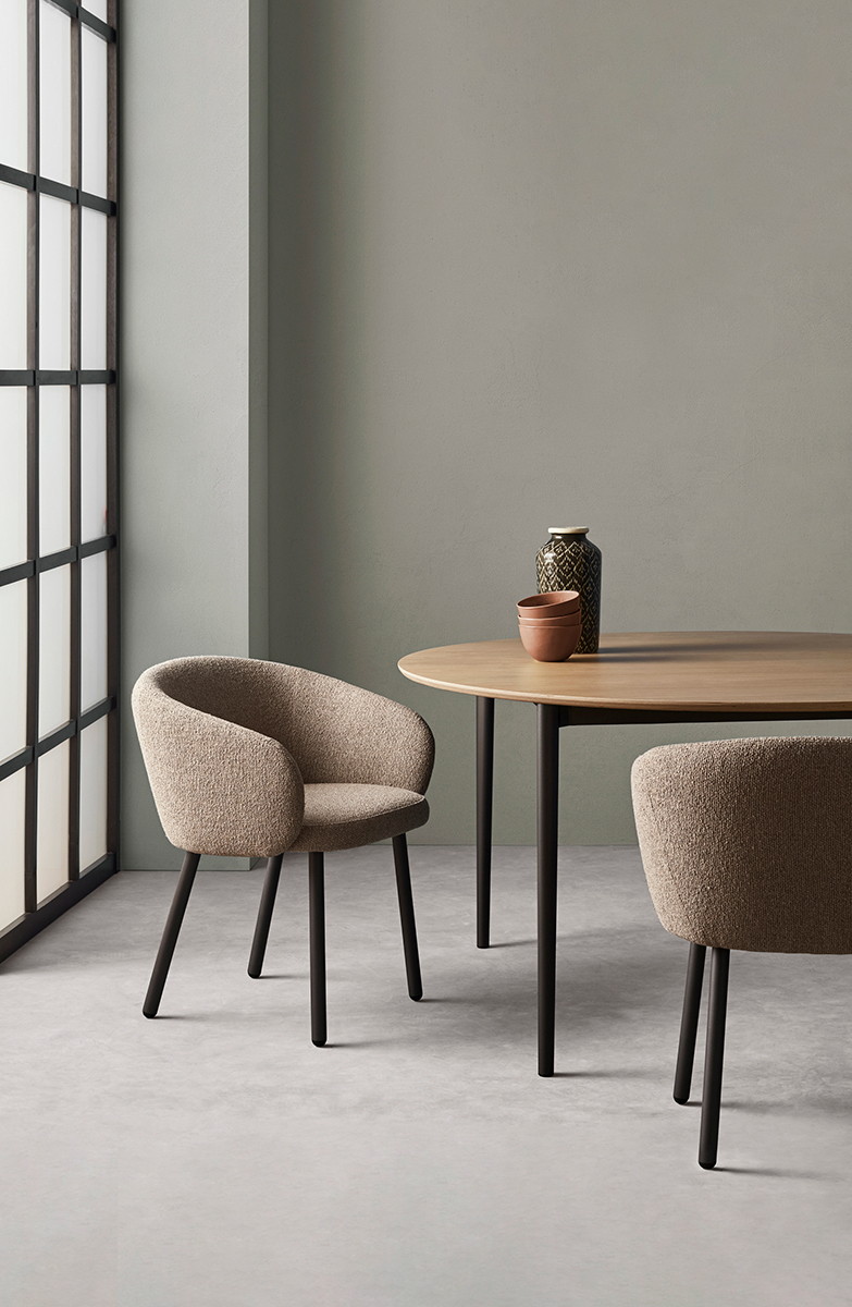 Huma upholstered chair by Mario Ruiz for Expormim