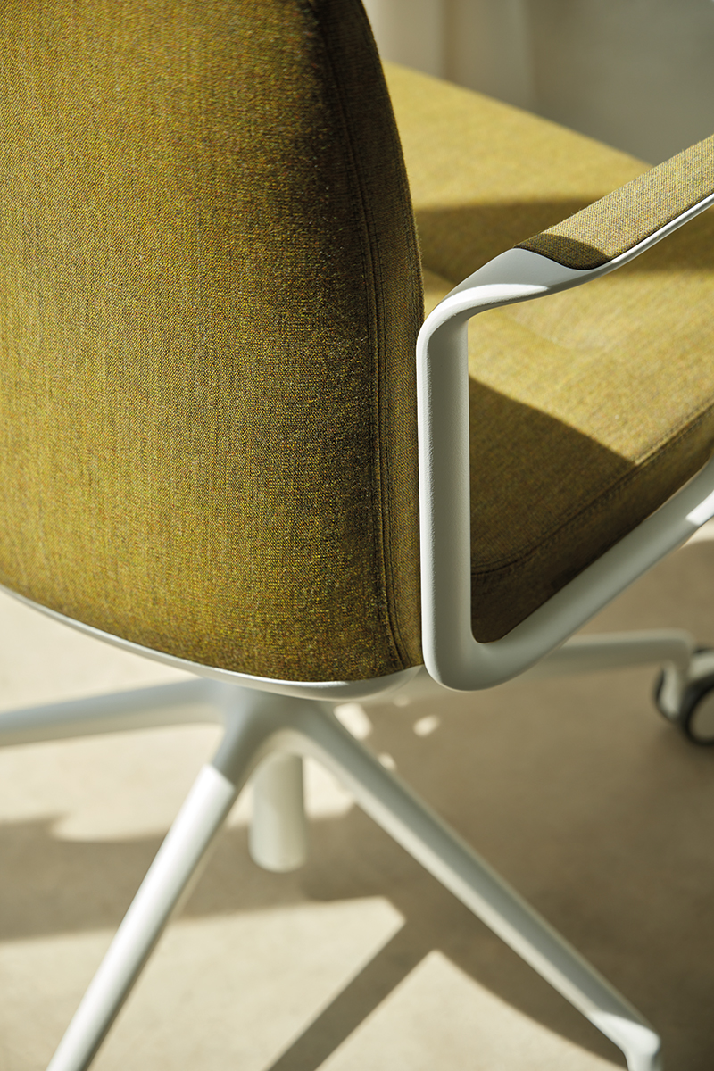 Zenpro, an executive armchair by Spanish designer Mario Ruiz for Inclass