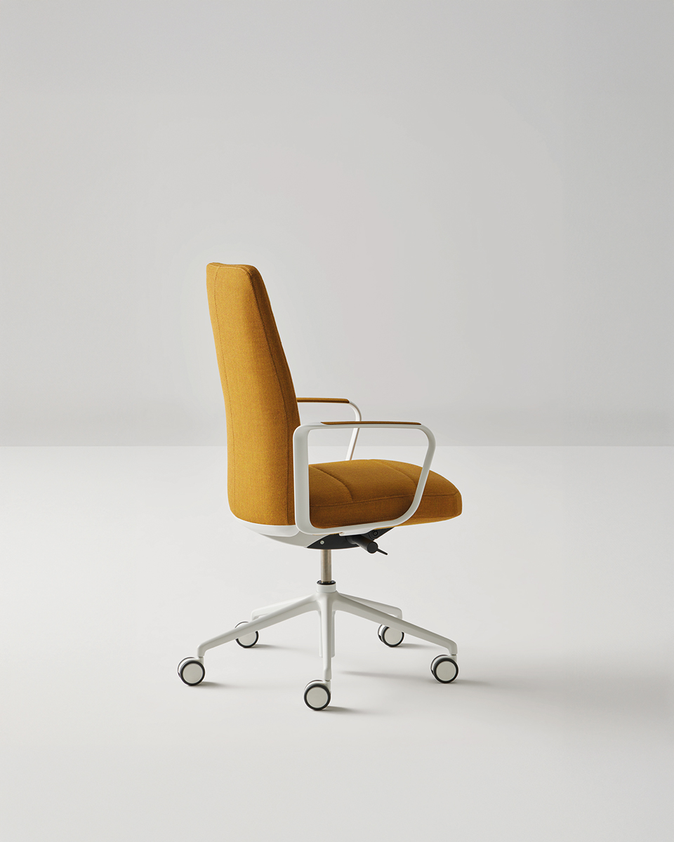 Zenpro executive armchair by Spanish designer Mario Ruiz for Inclass