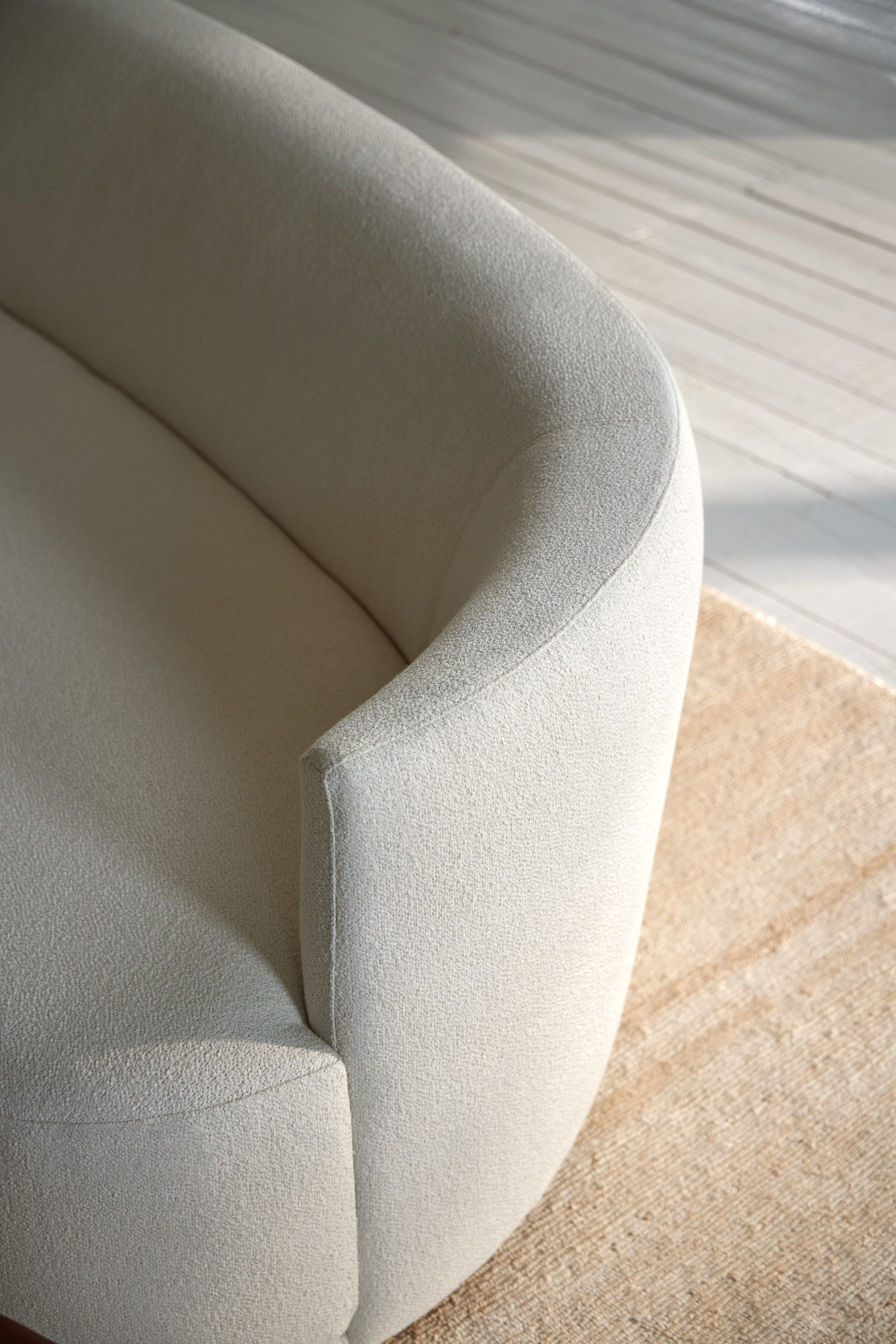 Flow sofa designed by Mario Ruiz for Joquer